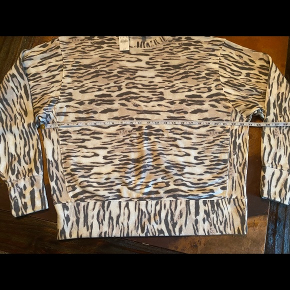 Express Zebra Print Sweatshirt, S

Oversized, Very Soft - Picture 7 of 9